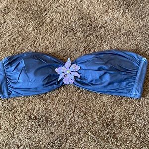 Victoria’s Secret strapless bikini top. Previously loved. Size large